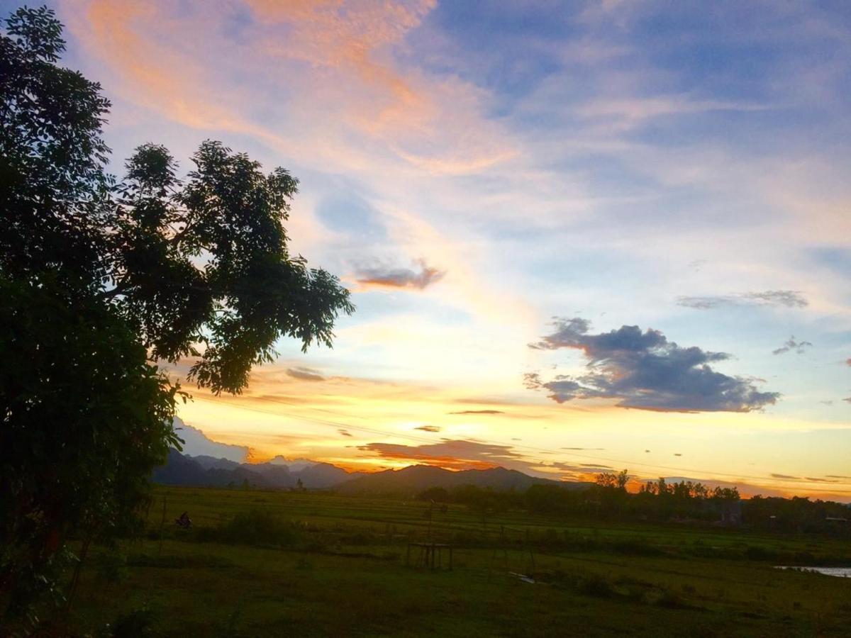 Palafita Bungalow Phong Nha Eksteriør billede