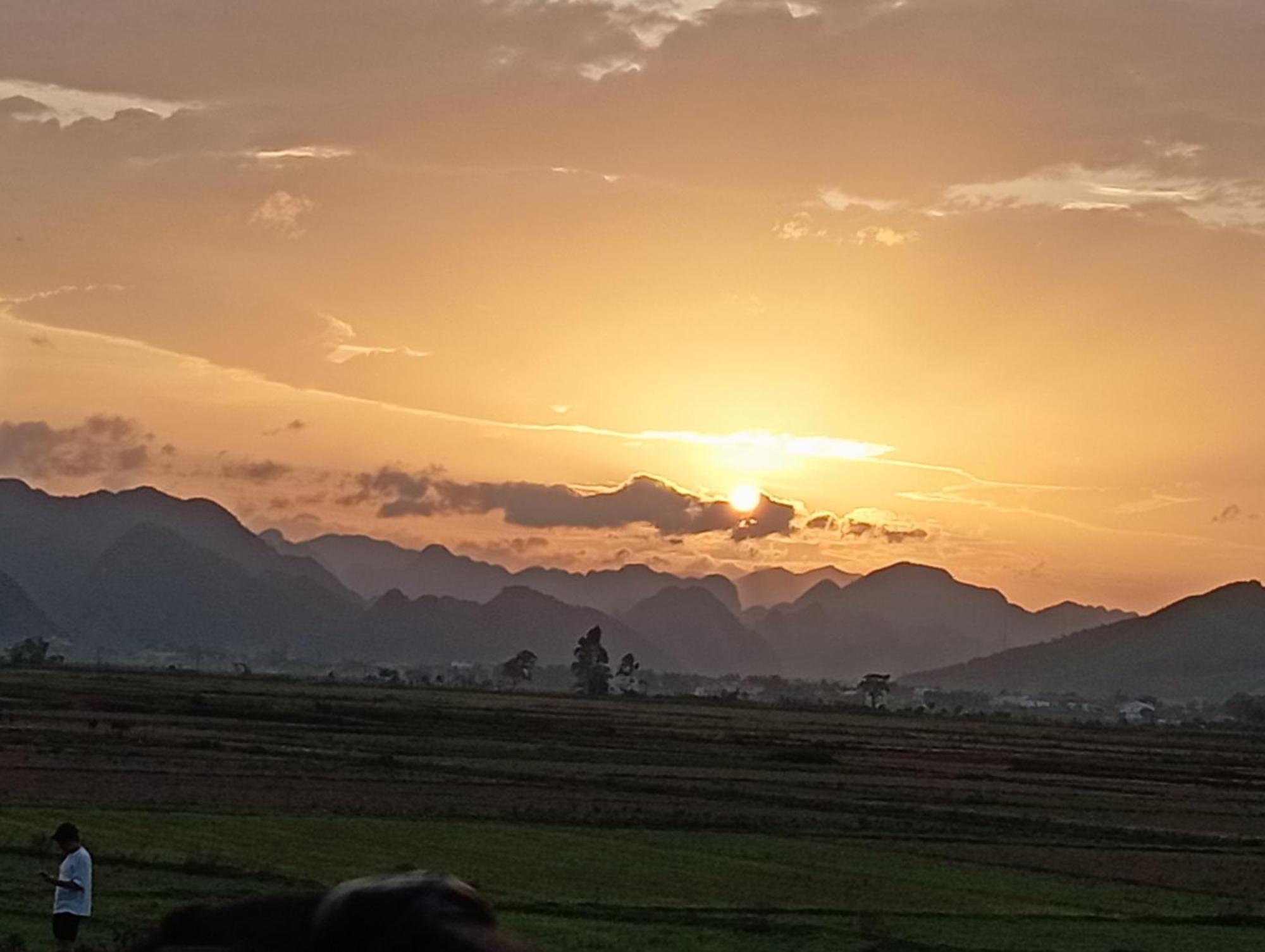 Palafita Bungalow Phong Nha Eksteriør billede